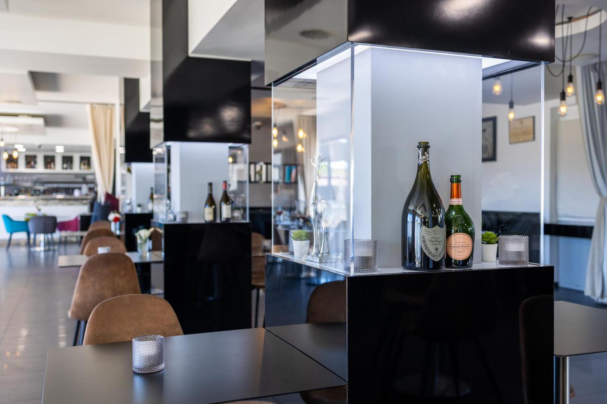 Hotel & Restaurant Perla Riviera Villeneuve-Loubet Zewnętrze zdjęcie