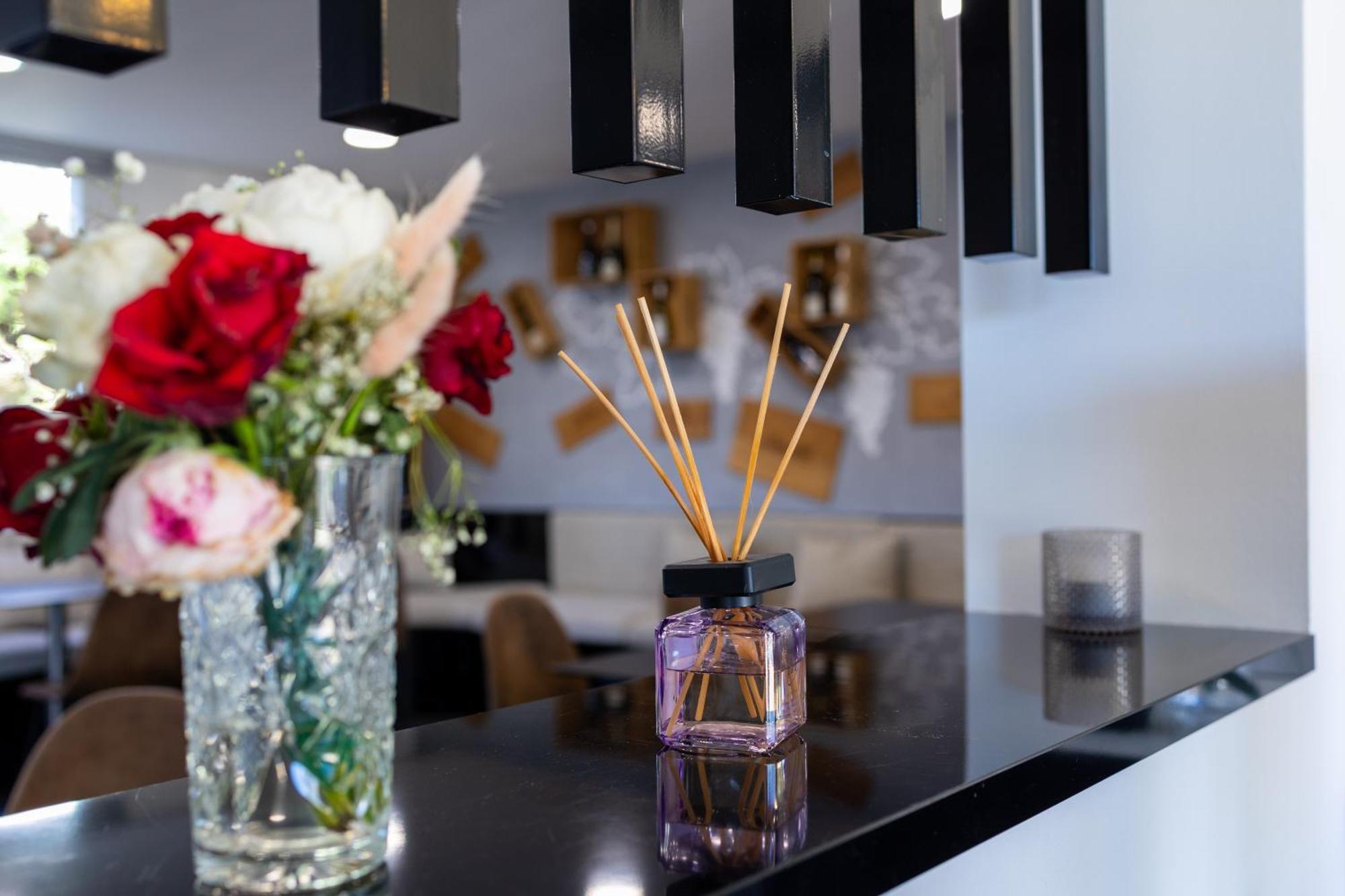 Hotel & Restaurant Perla Riviera Villeneuve-Loubet Zewnętrze zdjęcie